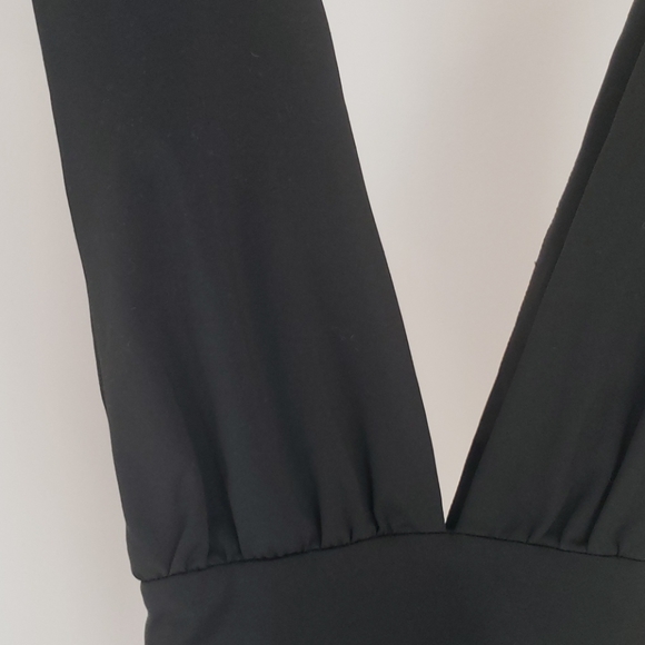 SALE 🤍 XS Deep V Glamorous Bodysuit - Picture 4 of 6